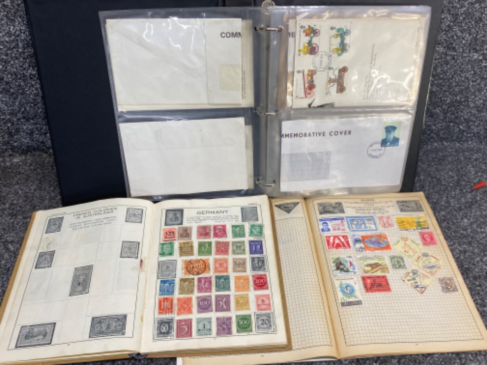 2x stamp albums featuring stamps from around the world, together with an album of vintage first