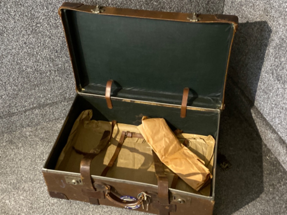 Vintage brown leather trunk - marked New York to top - Image 2 of 2