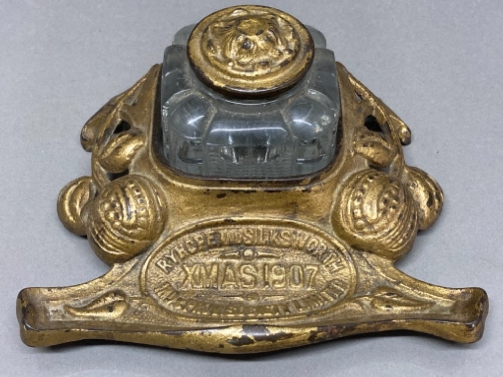 A gilt metal inkwell by Ryhope and Silksworth dated 1907