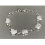 A silver heart design bracelet 17.1g