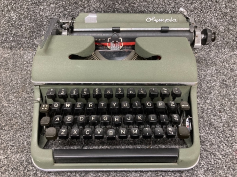 Olympia vintage typewriter model SM2