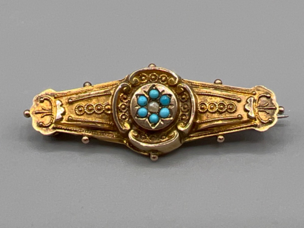 Ladies Antique hallmarked 9ct gold turquoise and Pearl ornate brooch. Featuring a Pearl set in