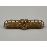 Ladies antique 9ct gold hallmarked ornate brooch with heart design. 3G