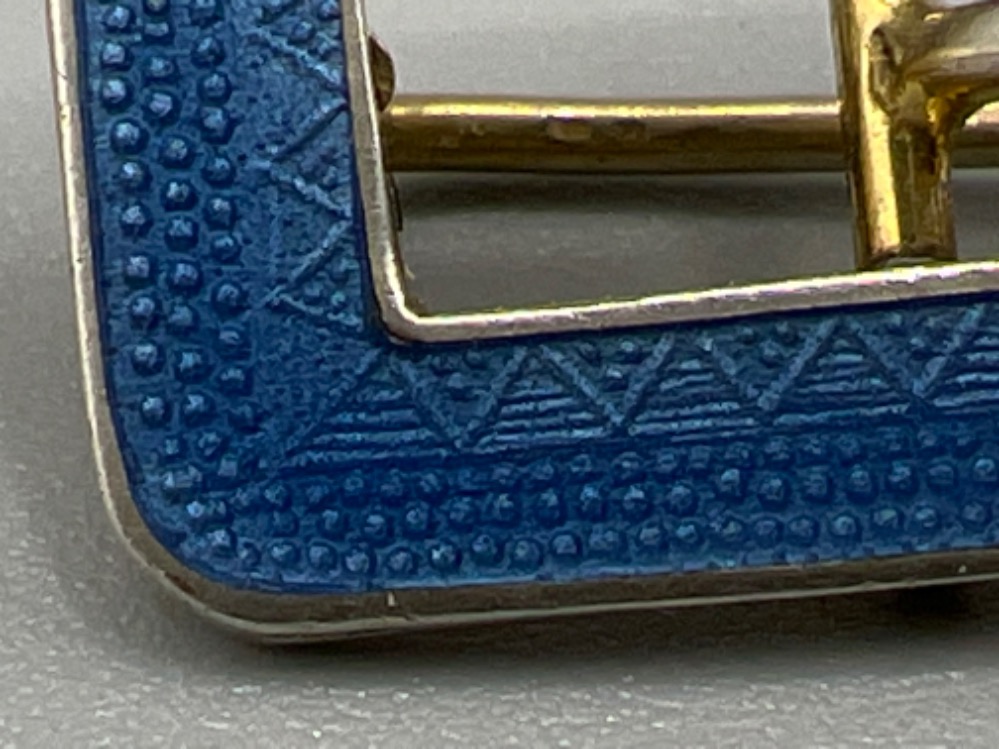 Blue enamel and silver buckle brooch in good condition - Image 2 of 3
