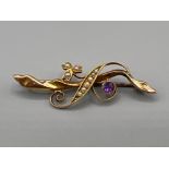 Ladies antique hallmarked 15ct gold Pearl and amethyst brooch. 2.9g