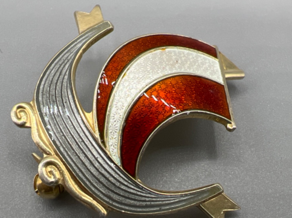 Aksel Holmsen 1931 norway sterling silver and enamel Viking boat brooch. In good condition - Image 2 of 3