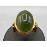 Vintage 18ct gold large Jade oval cabochon ring. 5g Size O