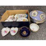 Box lot containing George Jones birds bowl, various pill boxes, royal Worcester etc