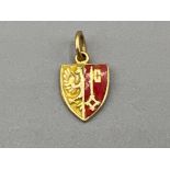 18ct gold enamel shield charm. 0.70g