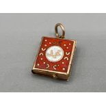 9ct gold enamelled book charm. 1g