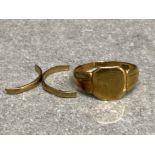 9ct yellow gold signet ring (band cut) size R, together with 2 pieces of scrap 9ct gold, combined