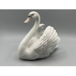 Lladro 5231 Swan in good condition