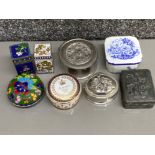 Total of 8 miscellaneous trinket boxes including white metal & 3x cloisonné