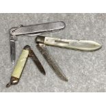 Hallmarked Sheffield silver 1919 pen knife with Mother of Pearl handle, together with 2x vintage