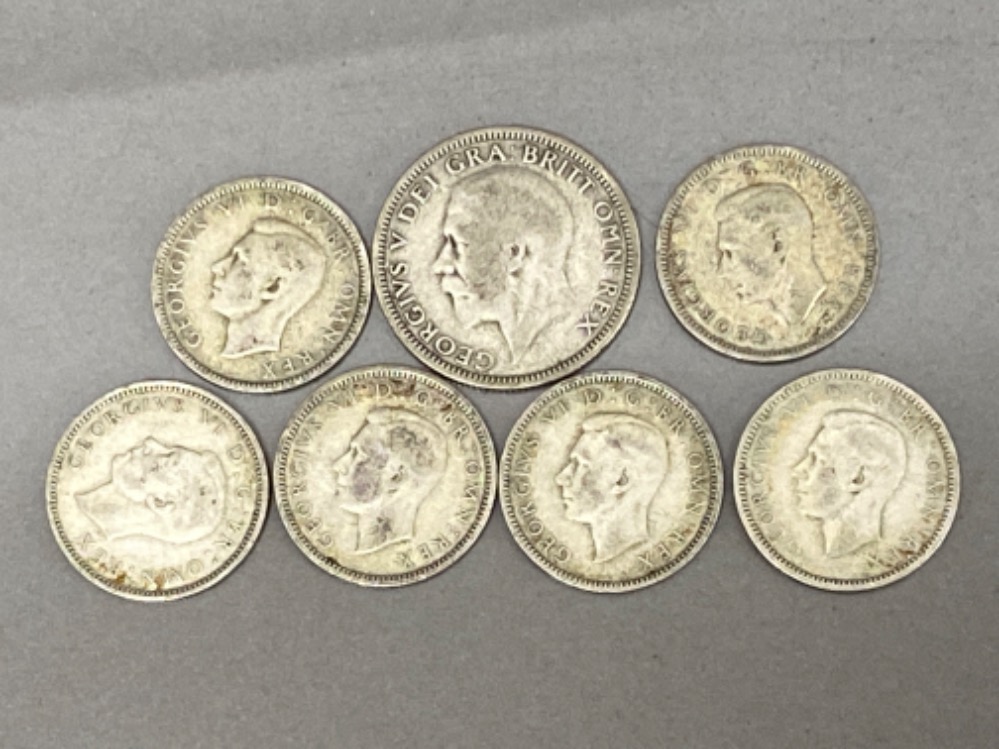 6x silver sixpence coins dates range from 1941 to 1946 also includes the 1928 one shilling coin - Bild 2 aus 2