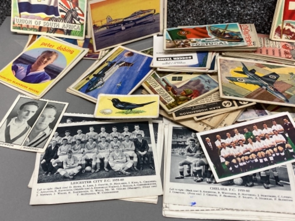 Collectors cards to include football interest and flags of the world - Bild 2 aus 2