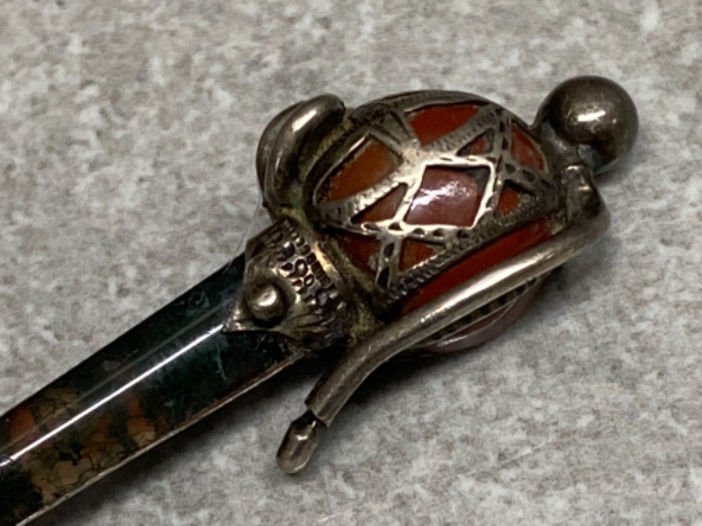 Victorian Moss agate & white metal Scottish kilt pin - Image 2 of 3