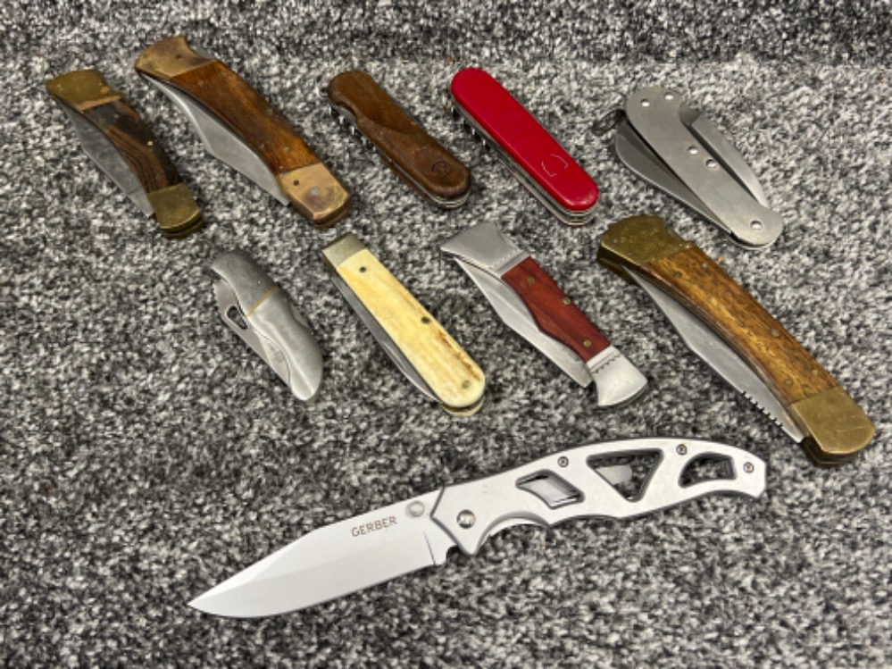 10 various folding/pocket knives