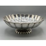 A good 20th century American Reed & Barton silver plated centrepiece bowl. With modern scalloped