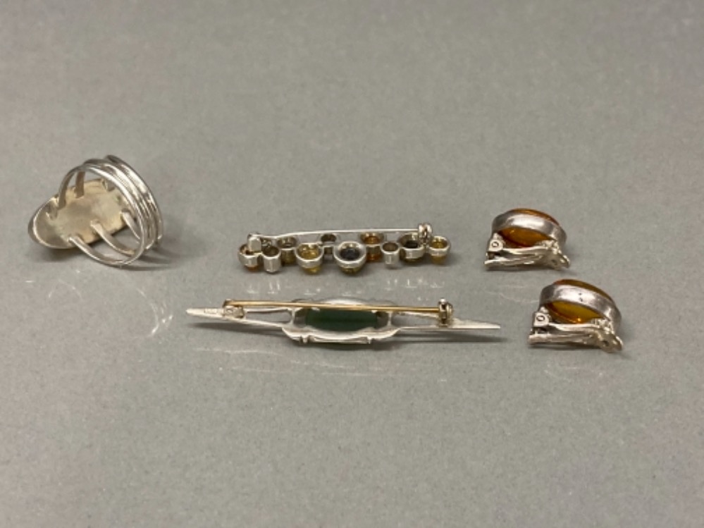 Silver and amber type jewellery to include a ring and brooches - Image 2 of 2