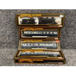 Palitoy mainline railways x3 carriages and 1 engine all in boxes