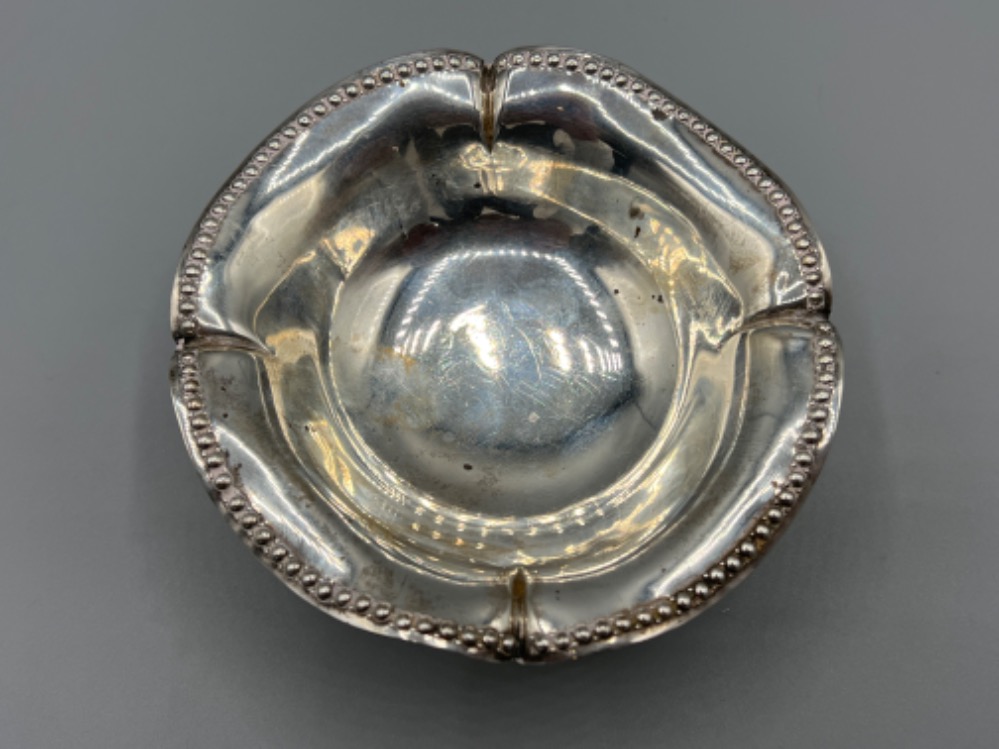 Sterling silver hallmarked pip dish with patterned edge. 51.2g - Image 2 of 3