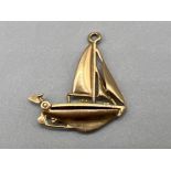 9ct gold sailboat pendant/charm 2.7g
