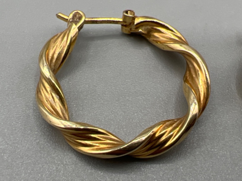 9ct gold twist hoop earrings 1.9g - Image 2 of 2