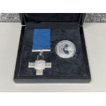 Silver crown commemorating The George cross in presentation case with copy of medal