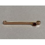 9ct gold and red stone bar brooch 1.7g gross
