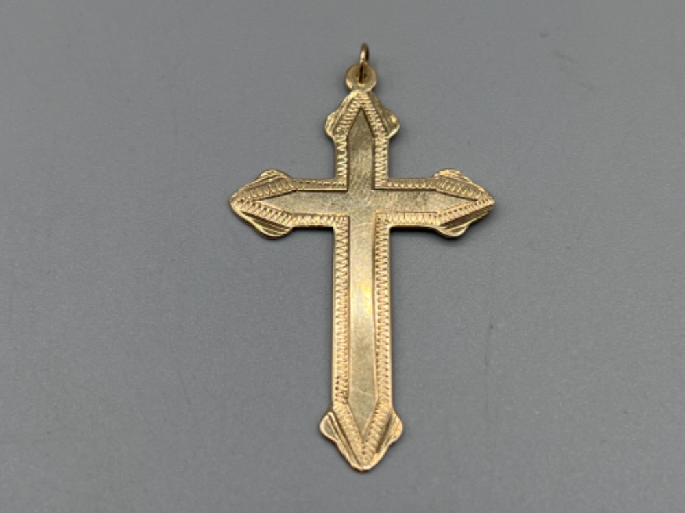 9ct gold large Cross pendant. 2.7g