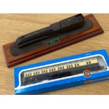 LNER 4-6-2 RESIN CAST MALARD CLASS A4 model train together with a boxed Airfix model ‘Class ‘B’