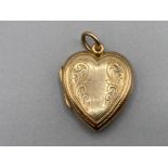 9ct gold heart shaped locket 2.7g