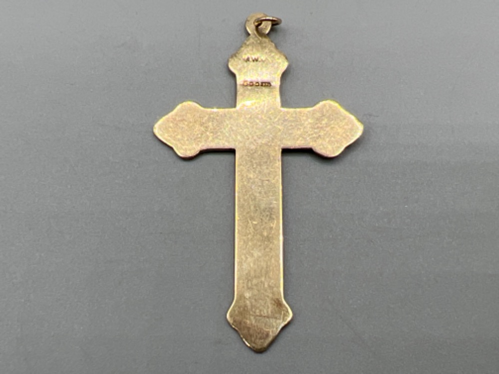 9ct gold large Cross pendant. 2.7g - Image 2 of 2