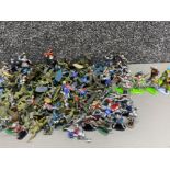 Box of miscellaneous vintage toy soldiers (gold including Britains) modern military & medieval