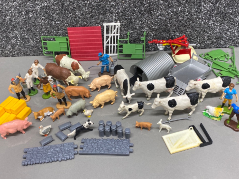 Tray of vintage Britains farm animals & workers etc