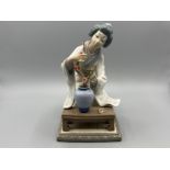 Lladro 4840 Geisha with flowers in good condition