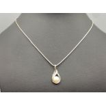 Silver fresh water pearl and c2 pendant with silver snake link chain, 6.3grm