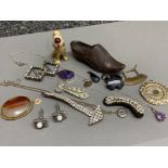 Bag containing Antique gilt metal and agate brooch, pair of silver and faux pearl cufflinks, Also
