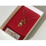 9ct yellow gold & Pearl pendant with chain, 1.1g