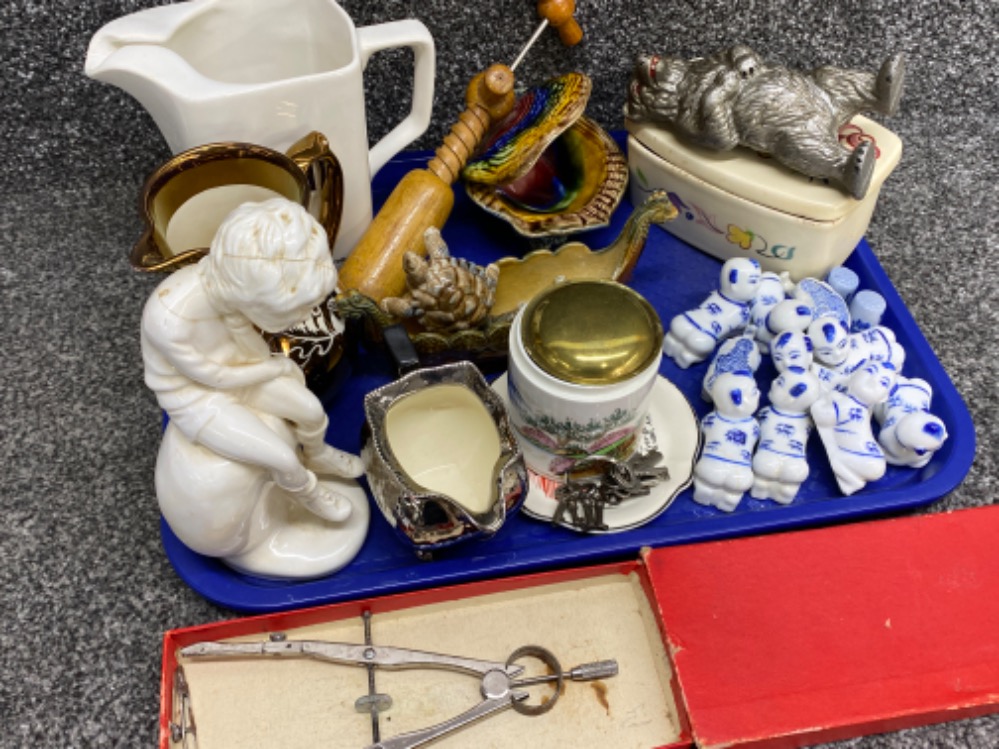 Mixed tray lot containing metal bear money box, Wade whimsy’s & jugs plus Poole lidded dish etc