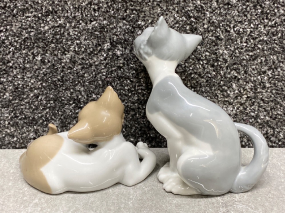 2 Lladro figures includes 5113 - feed me & 5114 - surprised cat - Bild 2 aus 3