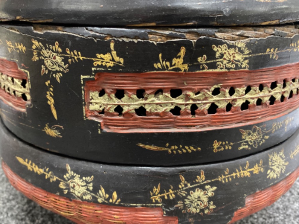 Antique traditional hand painted 3-tier Chinese wedding basket - Image 3 of 3