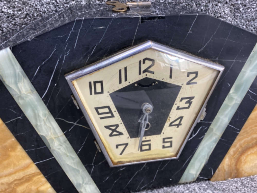 A lovely Period Art Deco marble clock garniture, complete with key & pendulum in good working - Bild 2 aus 3