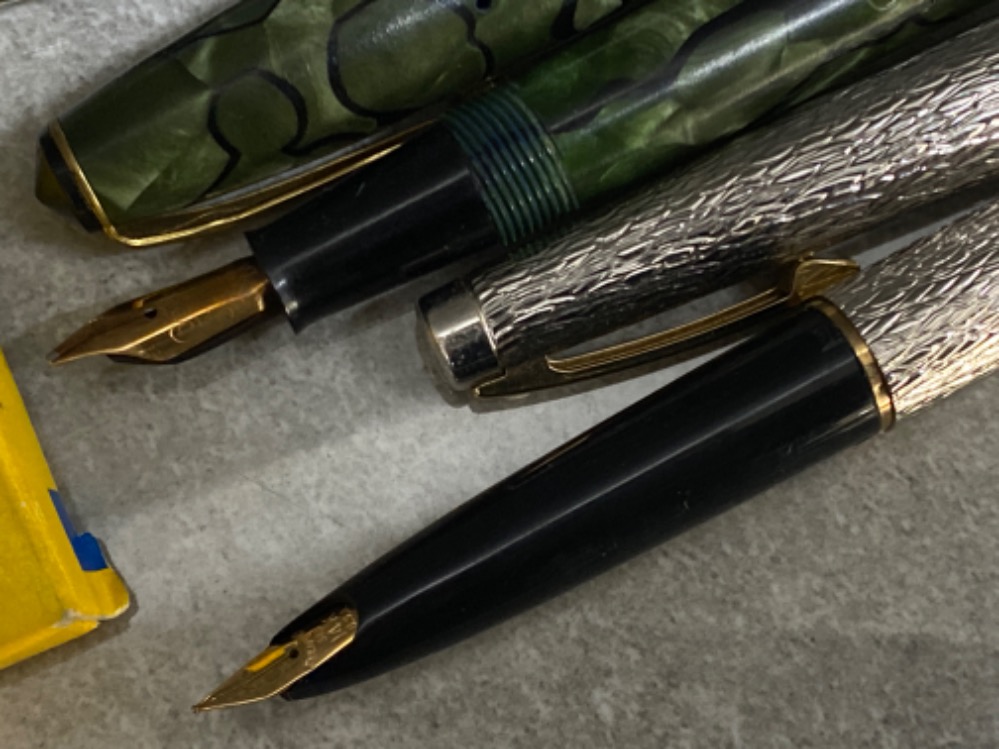 3x pens including two fountain pens includes a Sheaffer with 14K gold nib & Conway Stewart 15, - Image 2 of 2