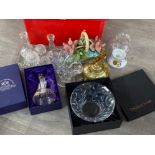 Mixed box lot containing miscellaneous pieces of glassware including complete dressing table set,