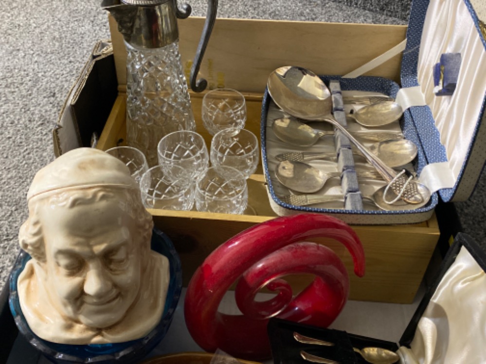 Mixed box lot of miscellaneous items to include glass claret jug set, cutlery, fish plate etc - Image 2 of 2
