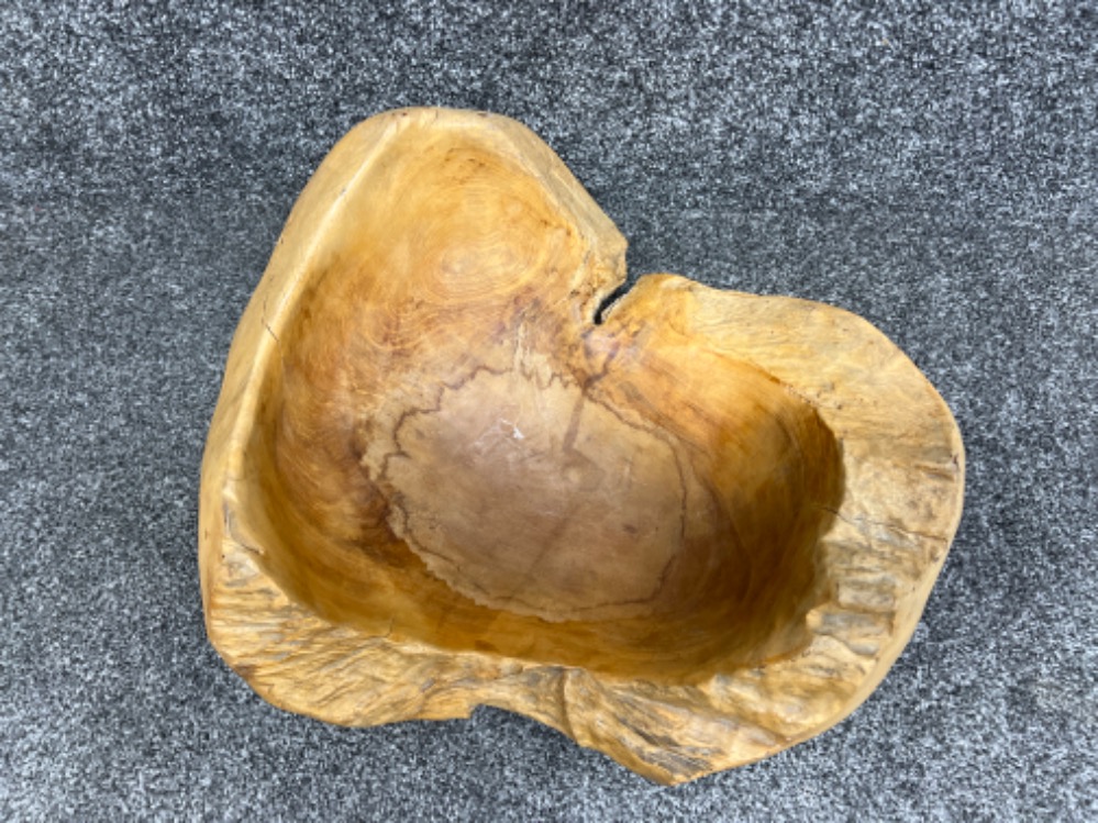 Large wood carved fruit bowl - Image 3 of 3