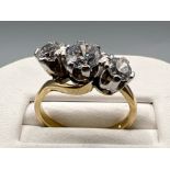 Ladies 9ct gold 3 stone cz ring. 4.1g size N1/2