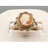 Ladies 9ct gold cameo ring. 2.6g size M